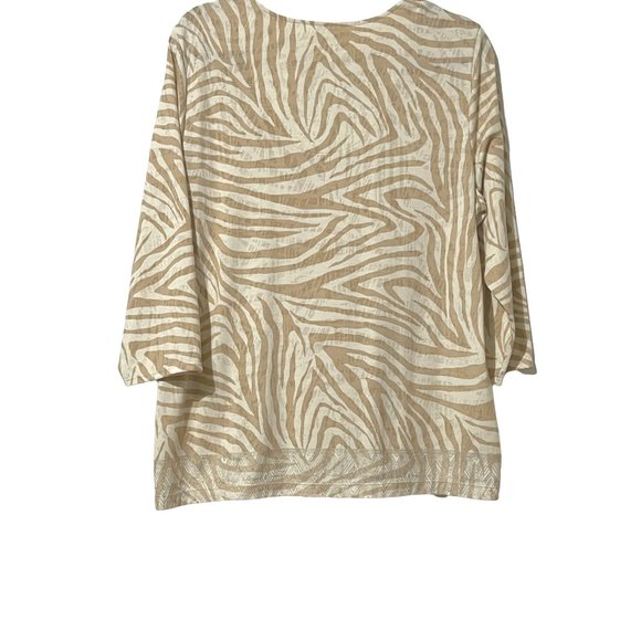 Chico’s women's size 3 (XL) beige/gold zebra print v neck top - Picture 4 of 7
